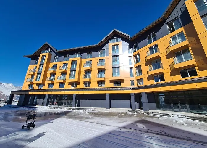 New Colorful Apartment At Gudaura Lift